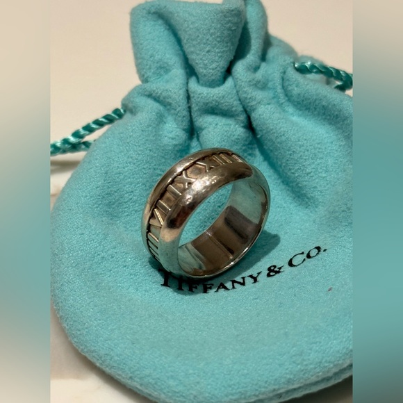Tiffany & Co. Atlas Ring - Size 7.5 - Picture 5 of 7